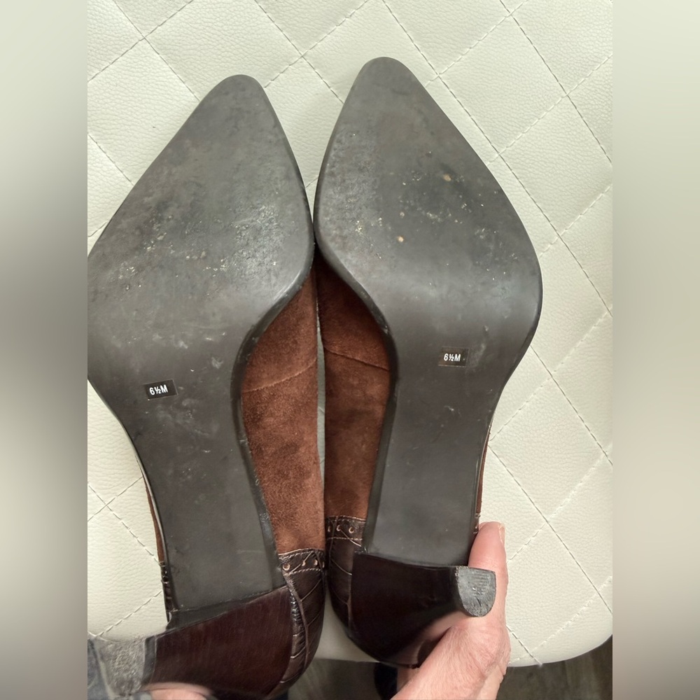 Franco Sarto 6 1/2m Brown suede/leather pumps with wingtip croc print toes - Picture 5 of 6
